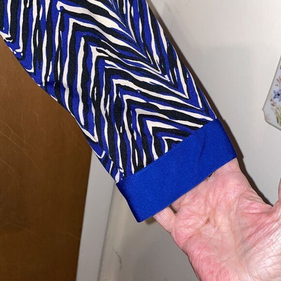 NY collection shirt! SizeXL! Blue/White zigzag! Very soft and flowy! 3/4 sleeves - Picture 3 of 7